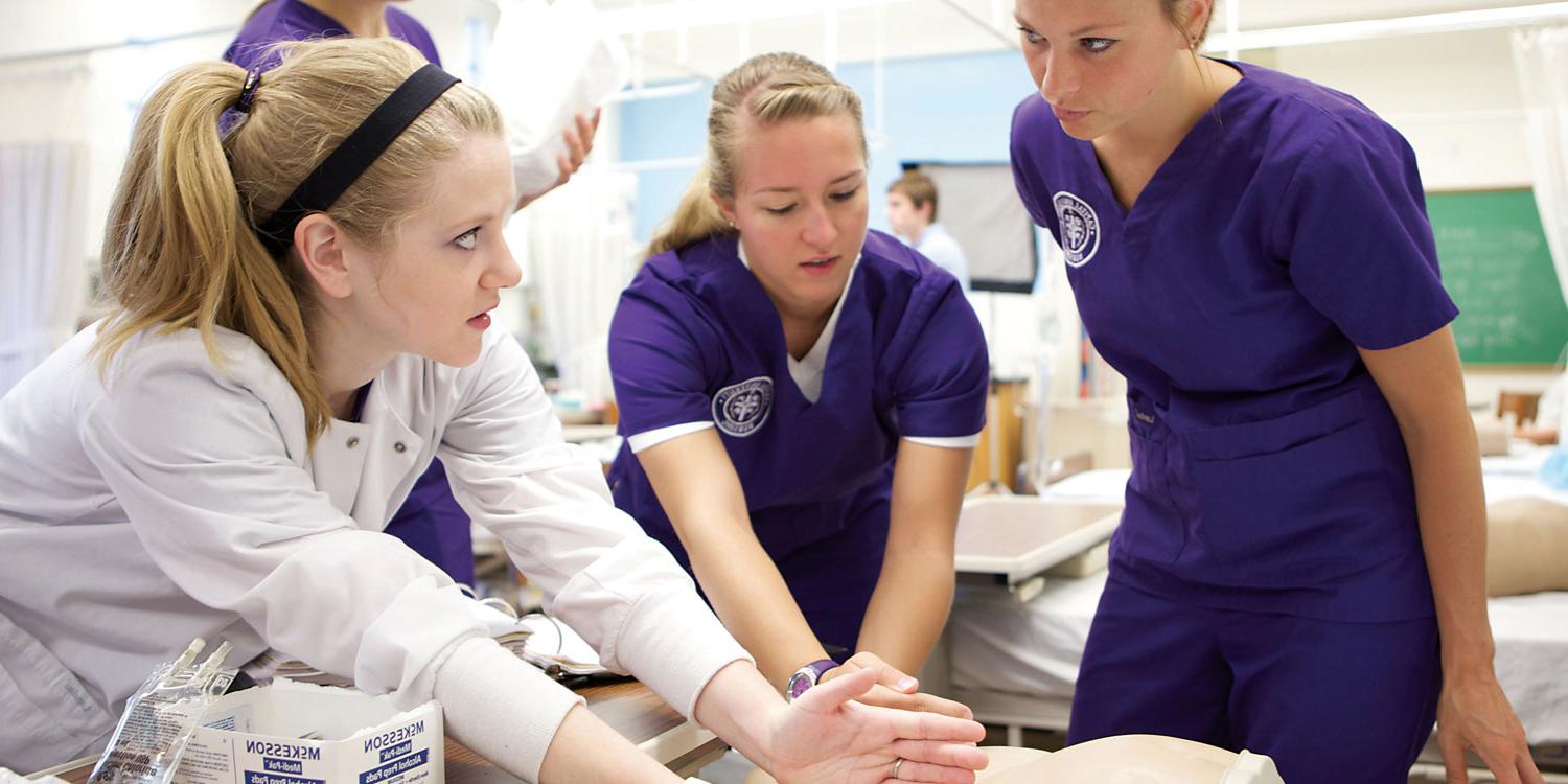 A group of 3 nursing students